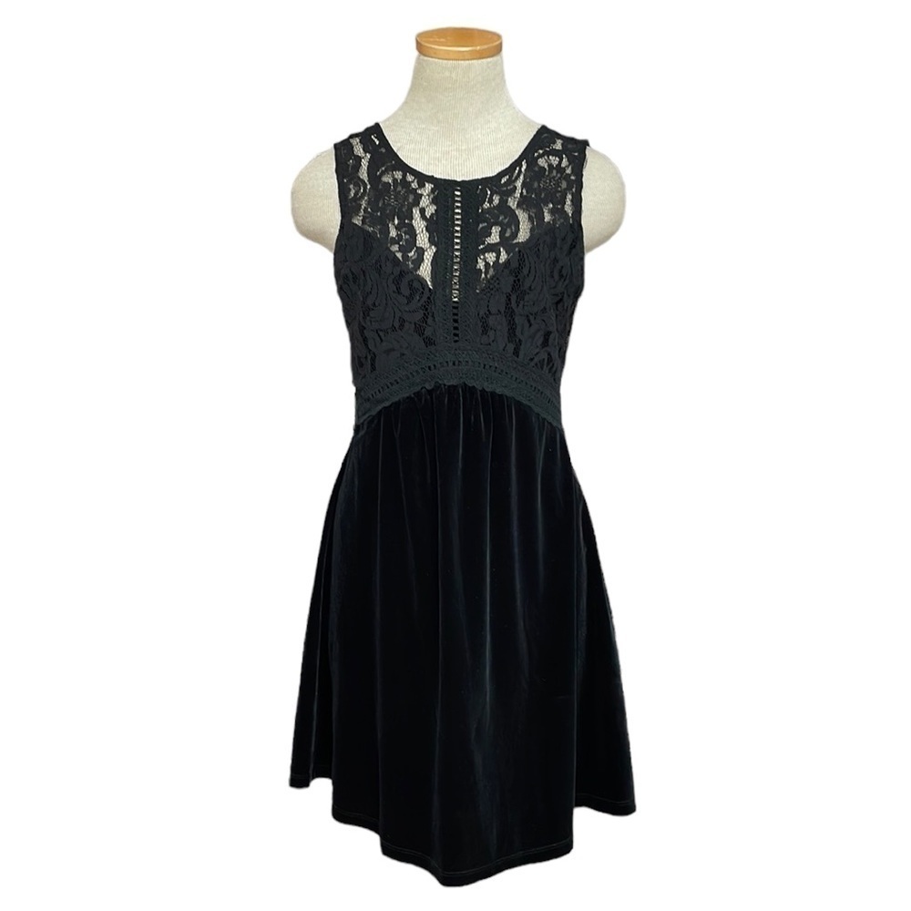 Miss Me Tabi Dress NWT Sleeveless Lace Velvet A-Line Black Size Small S